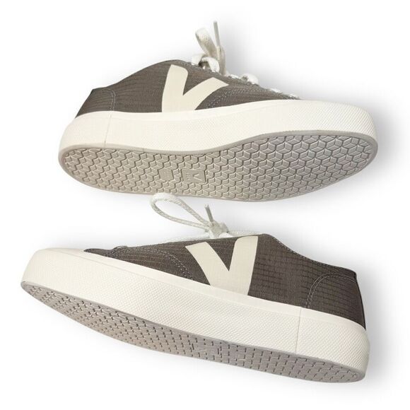 Veja Wata II Low-Top Sneakers in Neutral Grey Green Women’s Kids Size 5 EUR 36 - Picture 6 of 9